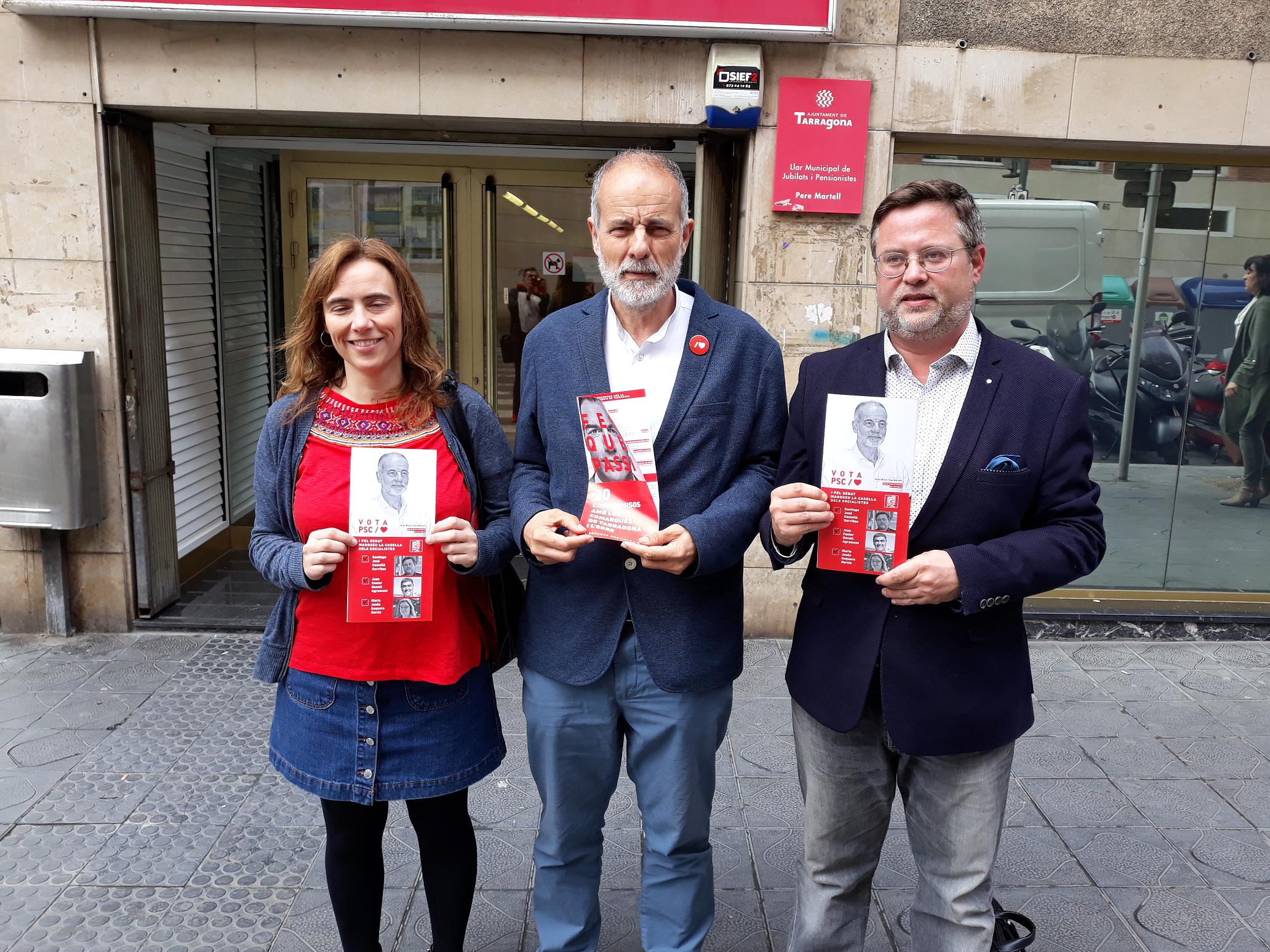 fotografia amb candidats socialistes al Congrés i al Senat per Tarragona (d'esquerra a dreta, Sandra Guaita, Joan Ruiz i Santi Castellà) 