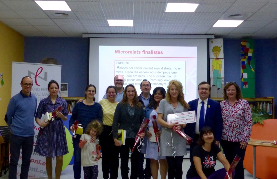 La Nuria Raschi, alumna del Centre, va guanyar el premi de 50€ en llibres, lot de llibres i rosa de Sant Jordi