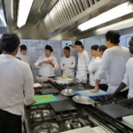 Una vintena de joves finalitzen el curs d’aliments ecològics i de Km0 a l’Escola d’Hoteleria de Cambrils