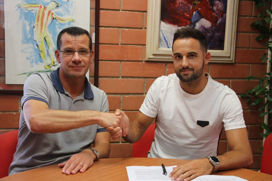 L'entitat grana i el jugador valencià signen un contracte per dues temporades, més una d'opcional