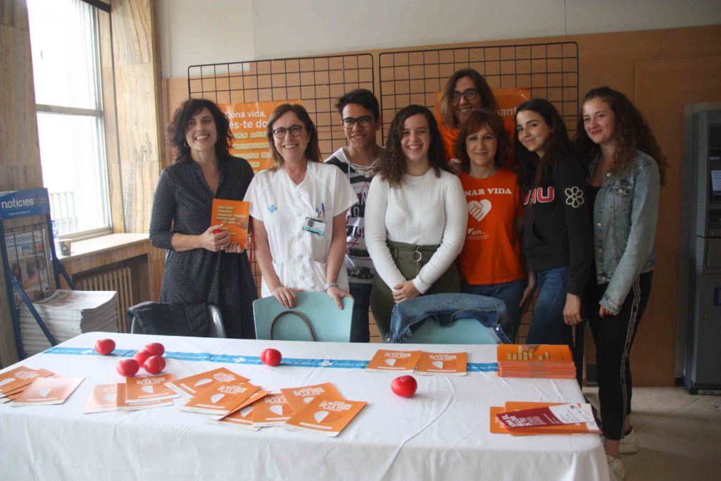 Foto de les persones que han participat en la presentació de les dades de donació d'òrgans i transplantaments a la demarcació de Tarragona, feta a l'hospital Joan XXIII. 