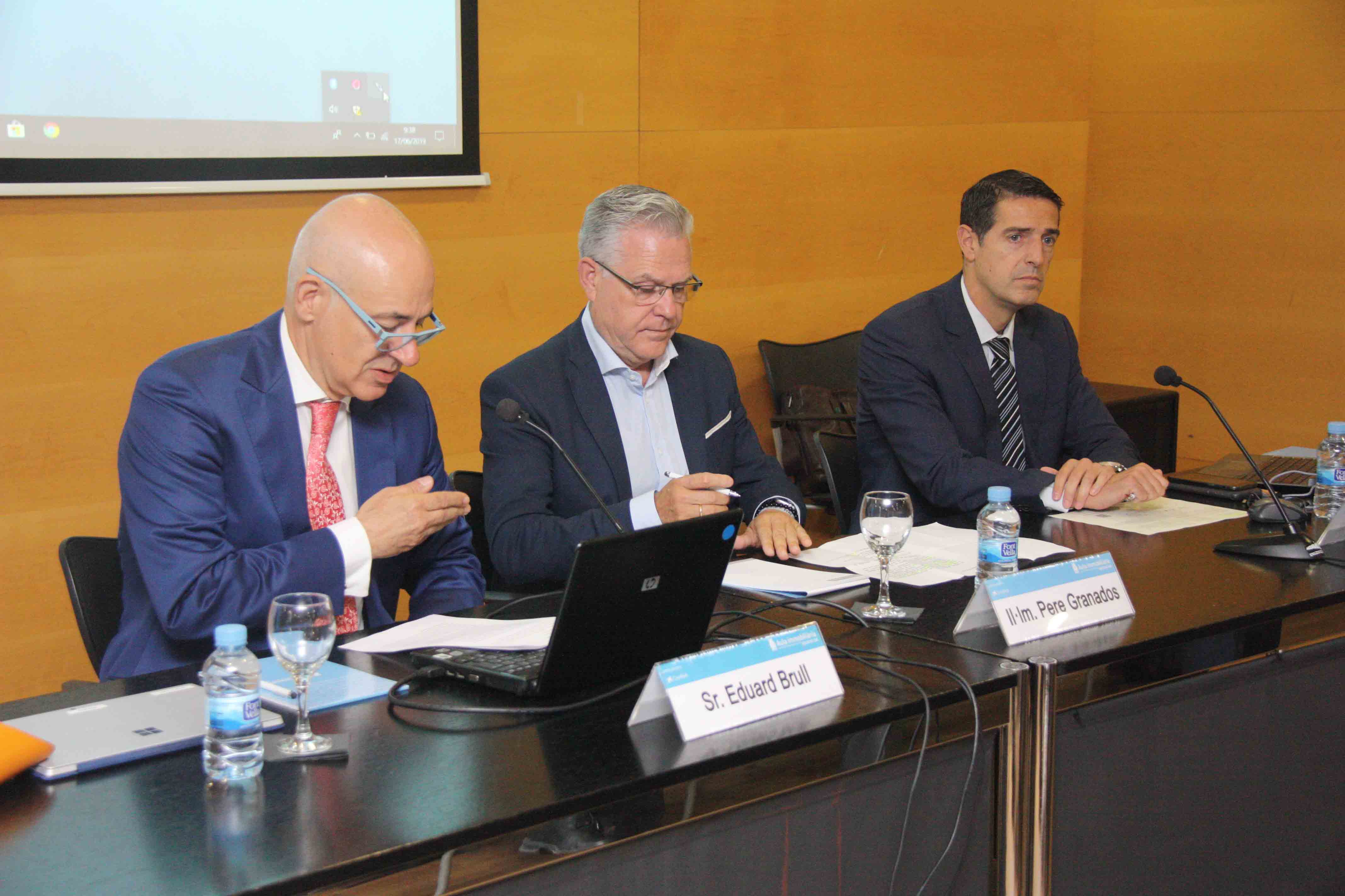 Foto de la presentació de les jornades organitzades per l'APCE, amb la presència de l'alcalde de Salou, Pere Granados