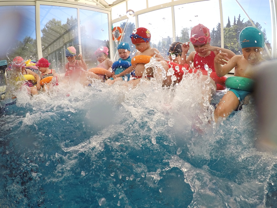 S’ofereixen més de 1.500 places per a cursos de natació i activitats dirigides
