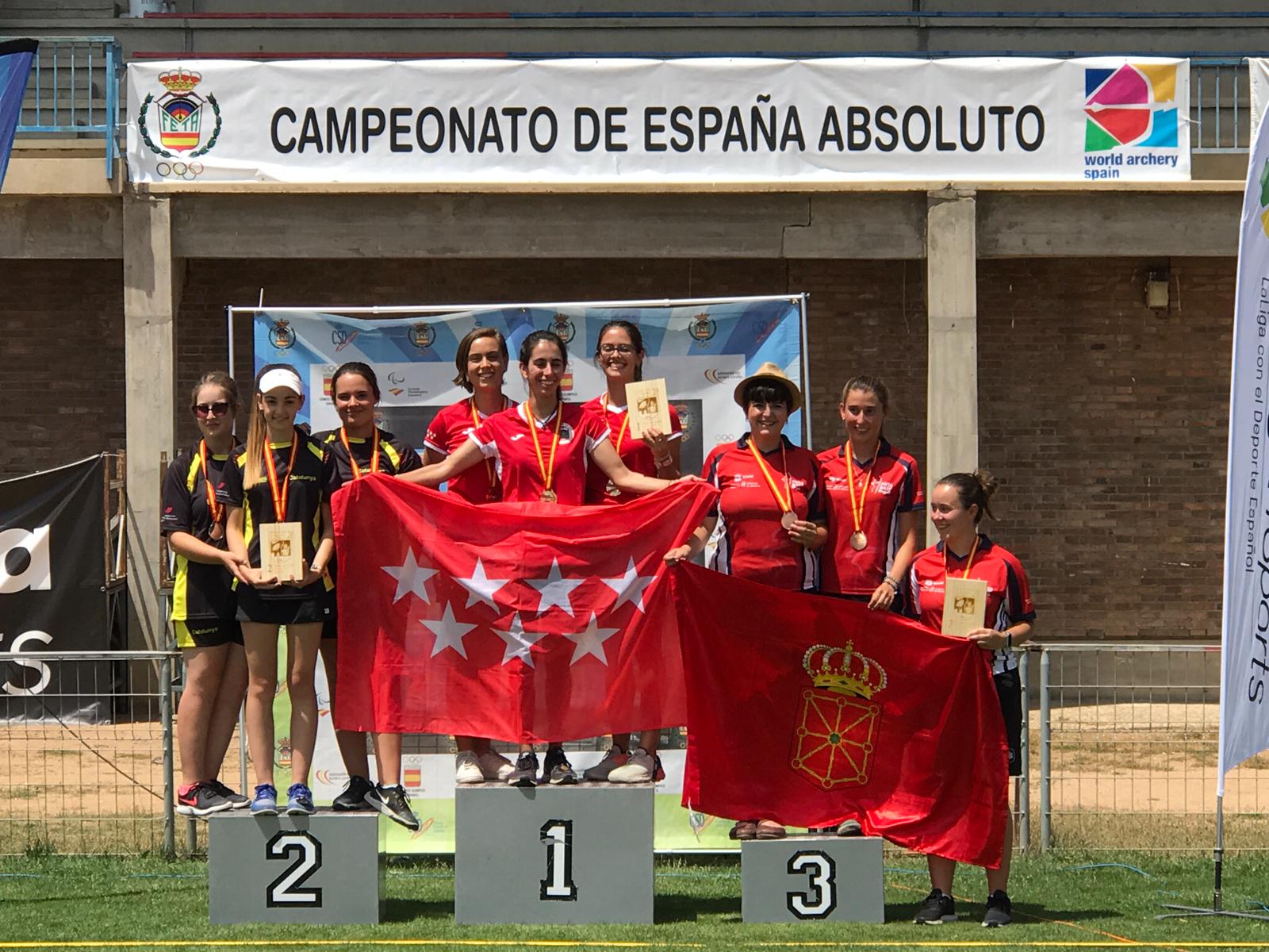 A banda de la medalla d’or absoluta en el campionat individual, l’arquera constantinenca ha aconseguit també una plata i un bronze per equips