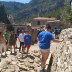 Una vintena de joves d’arreu de Catalunya participa en un camp de treball a la Masia de Castelló