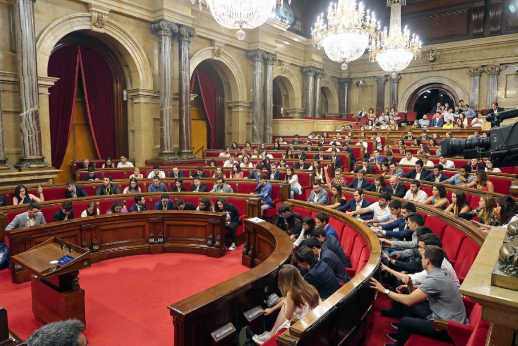 Durant la simulació d'una setmana a la cambra catalana, han treballat per a l'aprovació d'una llei de regulació de l'accés a l'habitatge i la seva cobertura mediàtica