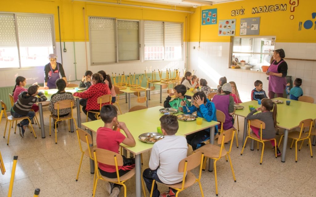 Foto del servei de menjador escolar, que es manté a Constantí durant el període de vacances escolars d'estiu