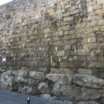 Els llaços grocs de la muralla seran retirats pel consistori