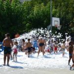 Uns 300 nens i nenes dels casals de Salou acomiaden l’estiu amb una gran festa conjunta a l’Escola Europa