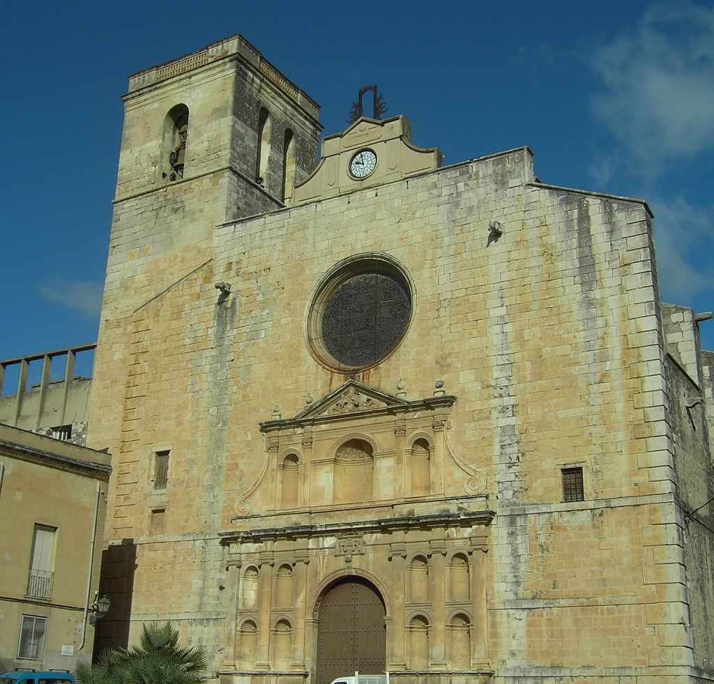  L’església de Sant Jaume Apòstol de Riudoms és un exemple singular d’arquitectura religiosa entre el període de transició del gòtic tardà al renaixement català.