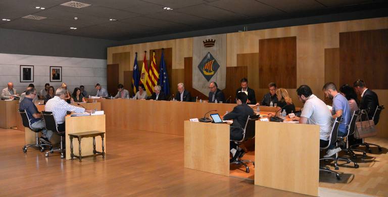 L’alcalde de Salou, Pere Granados, vol deixar clar que ‘la moció no fa al·lusió a cap grup, tendència ni ideologia’