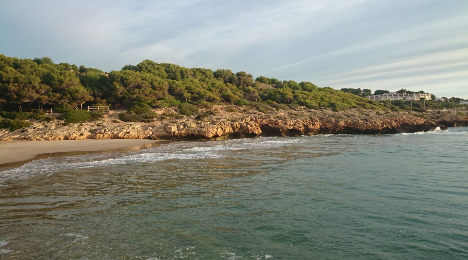Es realitzarà una caminada i neteja del litoral de Tarragona entre la platja del Miracle i la platja de Cala Romana