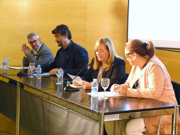 La sessió, realitzada el passat 25 d’octubre a la Sala Europa del Teatre Auditori (TAS), va ser presidida per la regidora de Sanitat i Salut Pública de l’Ajuntament de Salou, Beatriz Morer