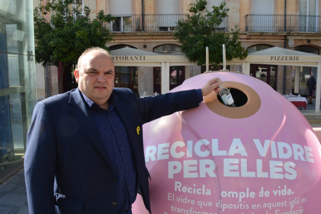 S’han instal·lat 4 contenidors roses, 2 a la Plaça Corsini i 2 a la Rambla Nova, a tocar del Balcó del Mediterrani
