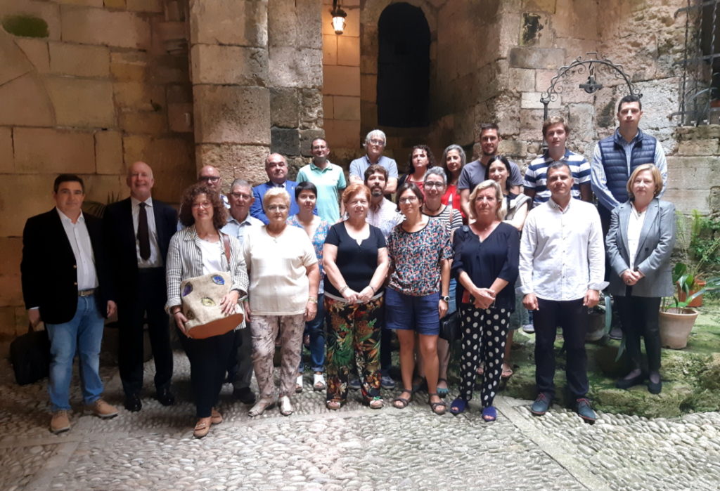 Els visitants podran contemplar el pati d’armes, la galeria renaixentista, i el jardí, i les reserves s’han de tramitar a l’Oficina de Turisme