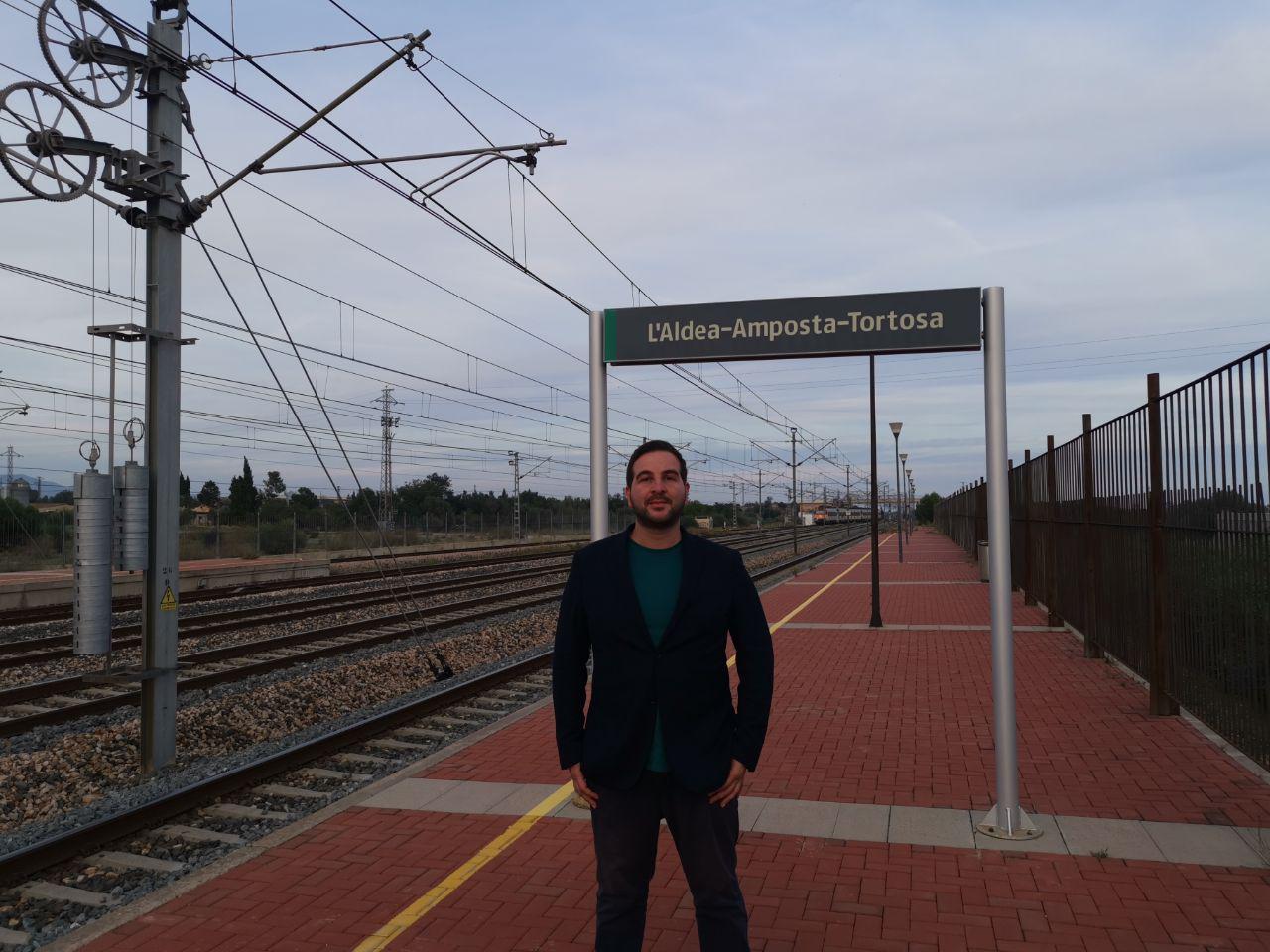Foto d'Ismael a la estació de l'aldea