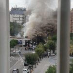 Espectacular incendi d’un autobús a l’estació de Tarragona