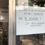 Un forn de Cambrils penja el cartell: ‘No s’atén a segona residència’