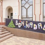 Els nens i nenes de la Llar d’Infants de Constantí decoren la Plaça de les Escoles Velles per Nadal