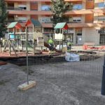 Inicien els treballs de millora i renovació de la zona de jocs infantils de la plaça de la Fumera de Reus