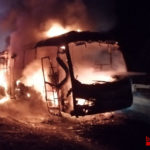 Crema totalment un autocar d’empresa a la N-240 a l’alçada dels Pallaresos sense provocar ferits