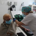 El consultori de Creixell inicia la vacunació a persones majors de 80 anys