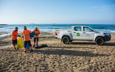 Una vintena d’operaris treballaran diàriament durant l’estiu per mantenir netes les platges de Tarragona