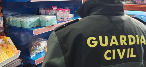 La Guàrdia Civil confisca 300 tests d’autodiagnòstic de drogues i embaràs no autoritzats en locals de Reus i Tarragona
