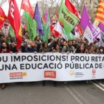 El malestar dels docents es fa palès en una manifestació multitudinària en el primer dia de vaga