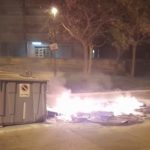 Cinc contenidors cremats i un cotxe afectat pel foc al barri Gaudí