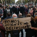 200 persones exigeixen a Tarragona un tracte just de la banca per a la tercera edat