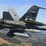 Tres ultralleugers que sobrevolen la petroquímica de Tarragona obliguen a activar un F-18