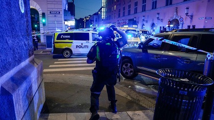 Dos morts i 21 ferits en un tiroteig en un pub gai a Oslo