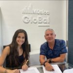 Mariona Escoda, guanyadora d’Eufòria, signa el contracte discogràfic amb Música Global