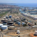 La fuita de nafta provoca olor a sospita sobre els protocols a Ricomà, la CUP i En Comú Podem