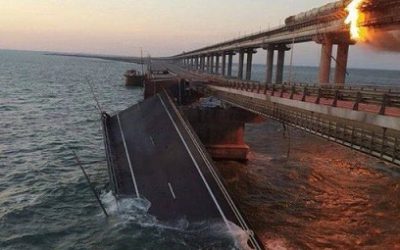 Una explosió destrueix part del pont que uneix Crimea amb Rússia
