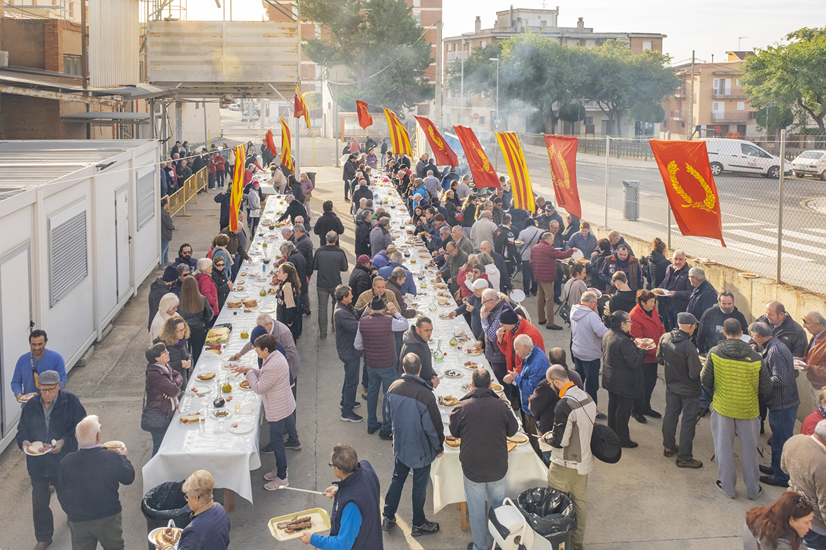 Més de 500 persones van participar a l'esmorzar popular. Foto: Cedida