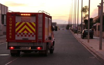 Els Bombers donen per extingit l’incendi a la sofrera de Constantí i s’aixeca el confinament a la zona afectada