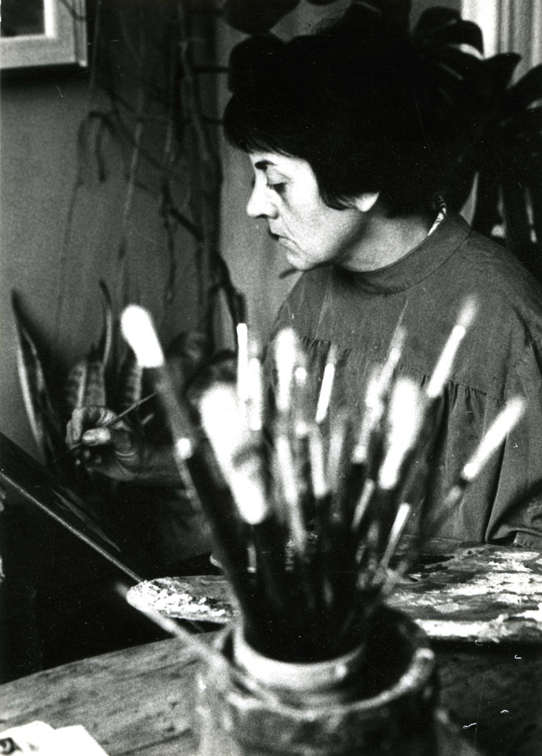 Isabel Mas treballant. Foto de Josep Branchat de 1973.  Cedida.