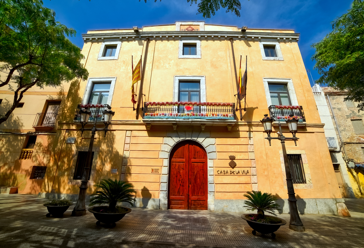 Façana de l'Ajuntament de Constantí. Foto: Cedida