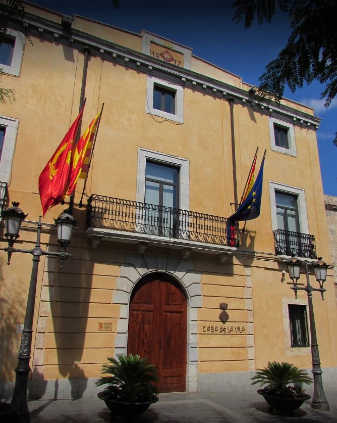 Façana de l'Ajuntament de Constantí. Foto: Cedida