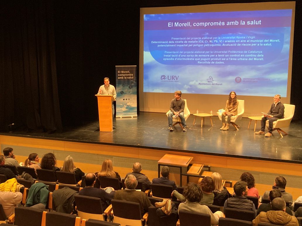 L'alcalde i els experts, presentant les dades al Teatre Auditori del Morell. Foto: Tots21