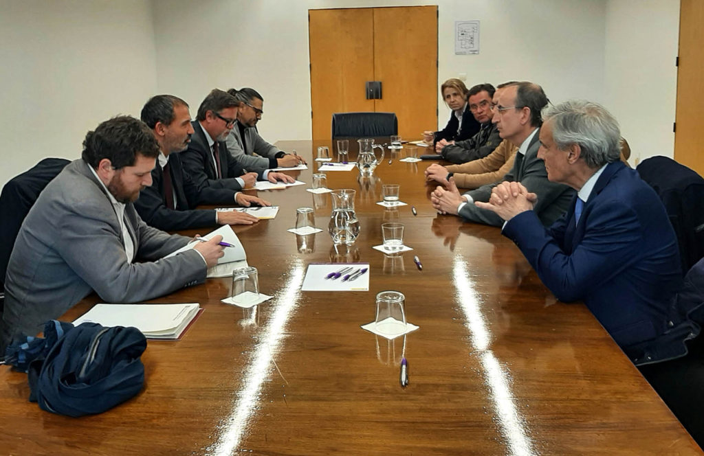 Reunió d'alcaldes i responsables empresarials del polígon nord de Tarragona amb el secretari d'Infraestructures, Xavier Flores. Foto: ACN