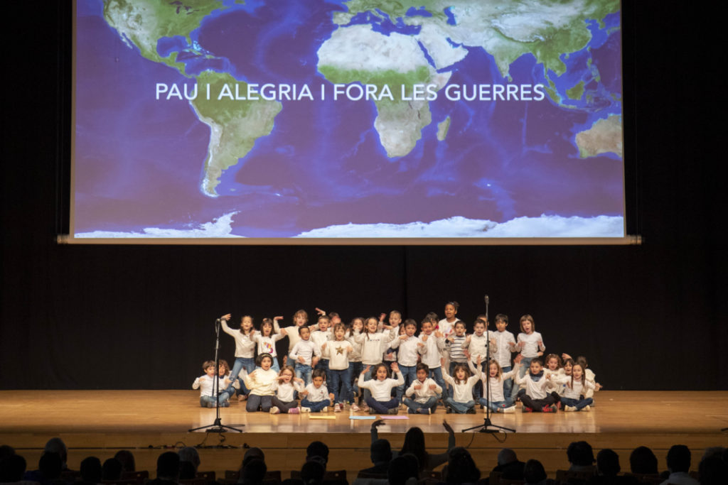 Alumnes de diferents escoles han recitat poemes al Palau de Congressos. Foto: Tjerk Van Der Meulen