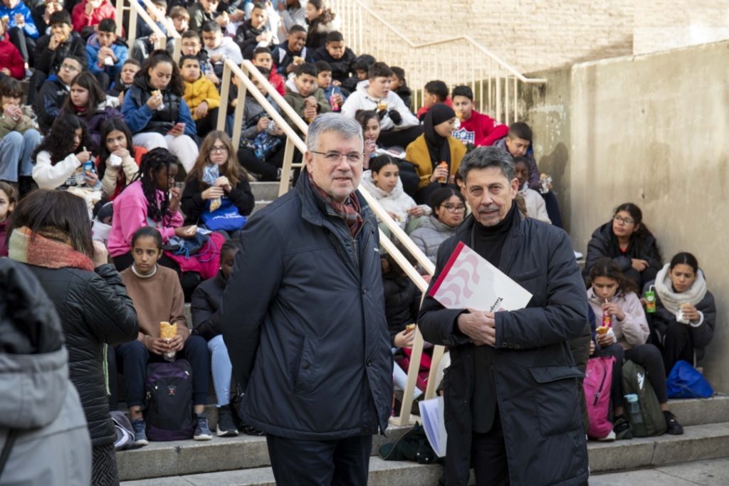 L'alcalde, Pau Ricomà, i el conseller d'Ensenyament, Manel Castaño. Foto:d Alumnes de diferents escoles han recitat poemes al Palau de Congressos. Foto: Tjerk Van Der Meulen