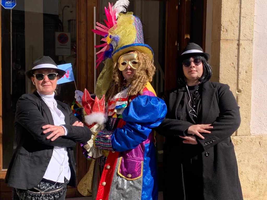 El Rei Carnestoltes a la porta de l'Ajuntament. Foto: Tots21