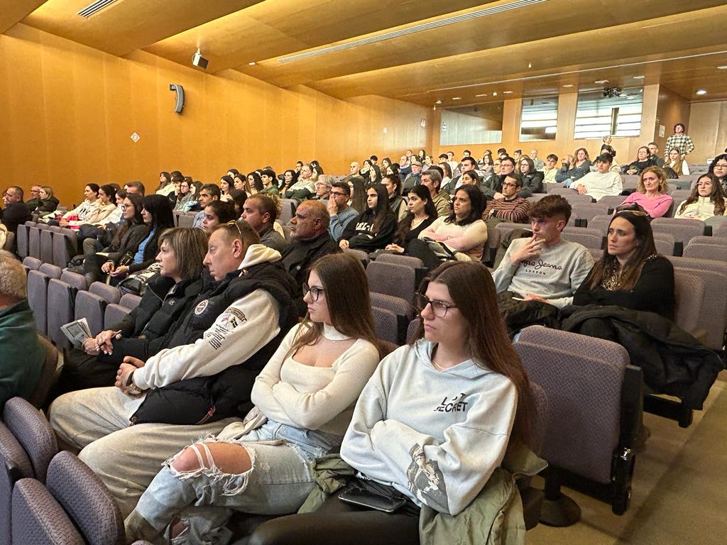 L'Aula Magna del Campus Catalunya va acollir la xerrada de Ciències Jurídiques. Foto: Tots21