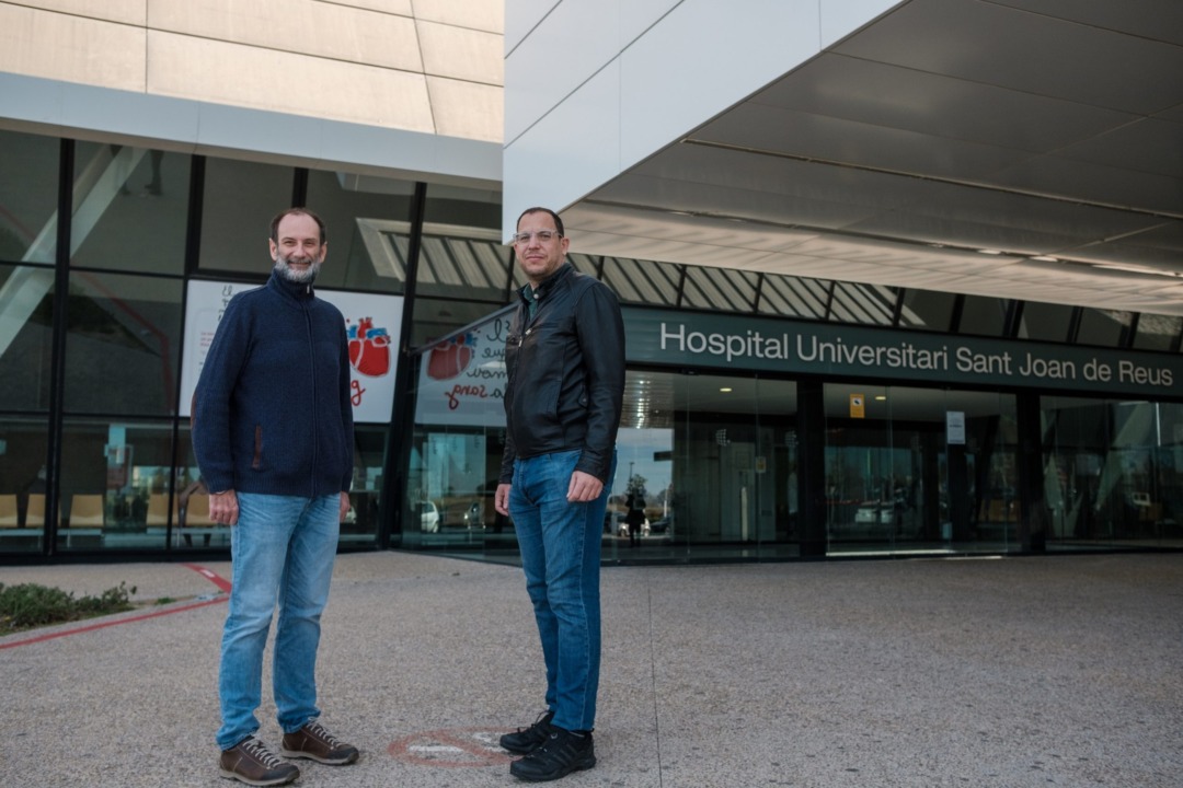 D’esquerra a dreta, l’investigador de la URV Eduard Llobet i Youcef Aceli, de l’IISPV. Foto: URV