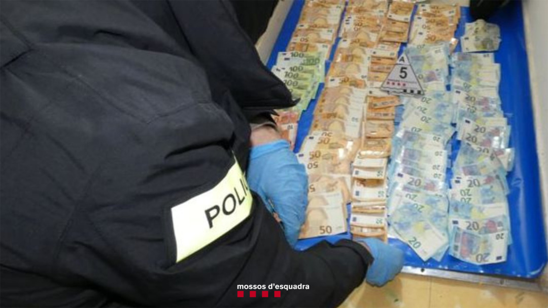 També van trobar 7.000 euros en metàl·lic. Foto: Mossos