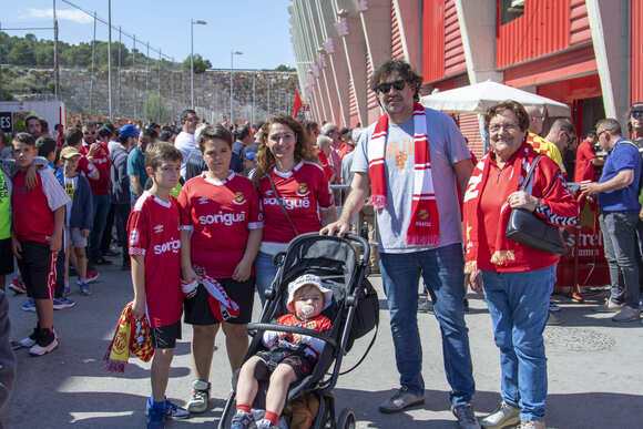 Afeccionats del Nàstic a les portes del Nou Estadi Costa Daurada. Foto: Nàstic